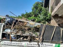Best Garage Cleanout  in Leakesville, MS